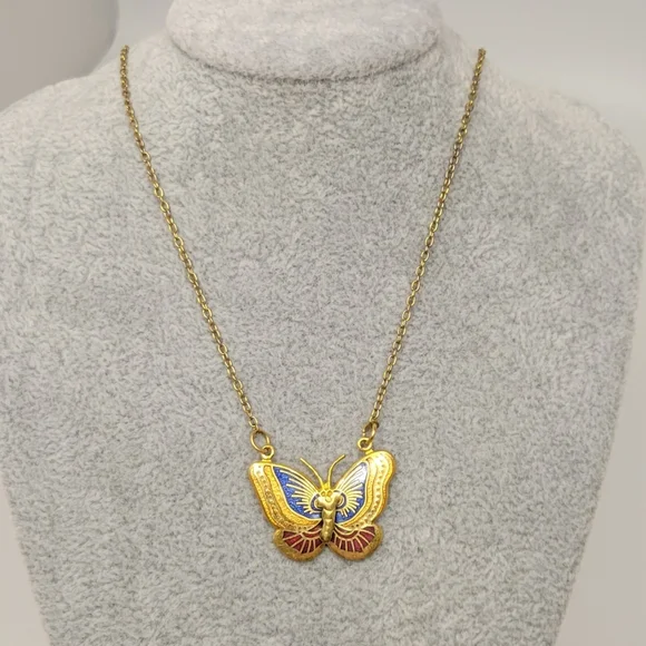 ▪︎Vtg MMA Necklace - Picture 1 of 7